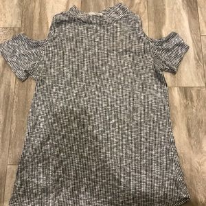 Forever 21 tank top T-shirt.